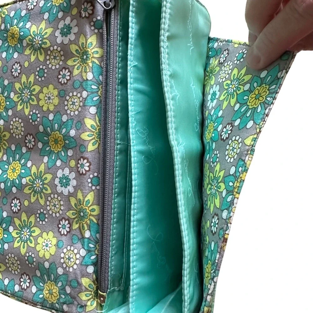 Vera Bradley‎ Paisley Garden passport Clutch Credit Card Organizer magnetic